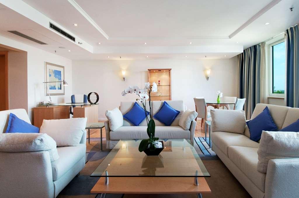 Hilton Hotel 5*
